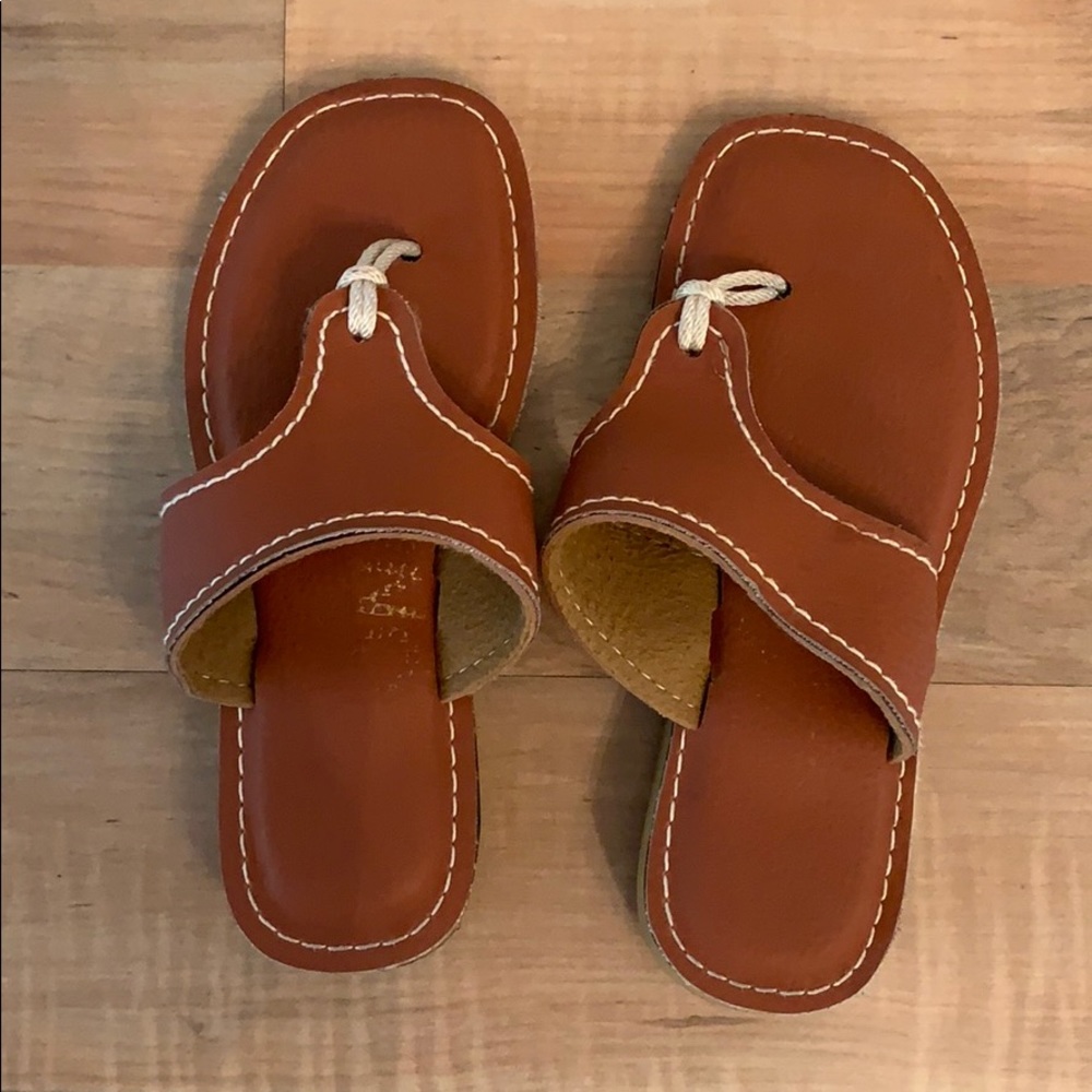 Girls Kino flip flops. Size 1.